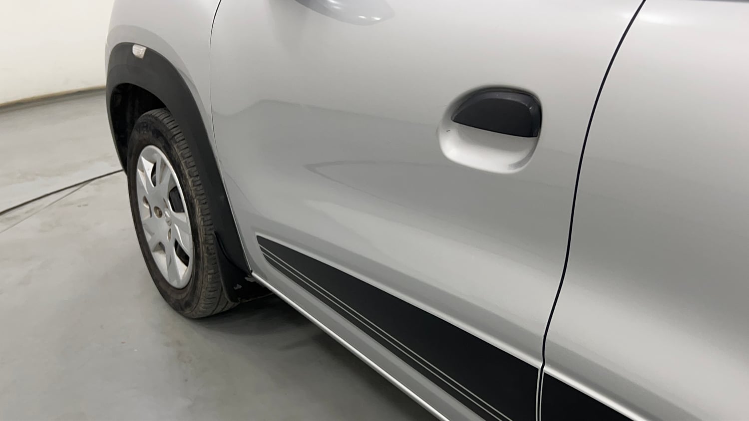 Used 2022 Renault Kwid RXL (O) 1.0 Petrol Manual dents MINOR SCRATCH