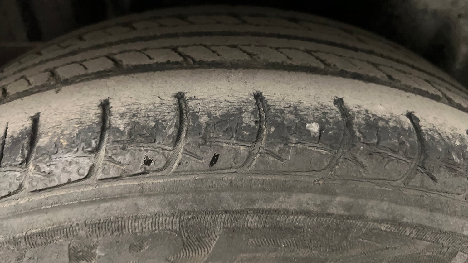 Used 2016 Maruti Suzuki Swift ZDi Diesel Manual tyres RIGHT REAR TYRE TREAD VIEW