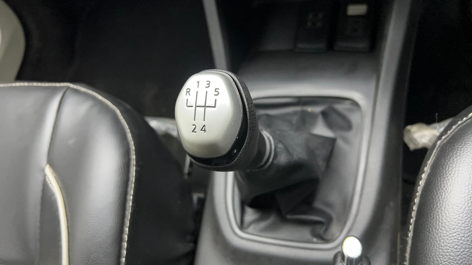 Used 2021 Renault Triber RXZ Petrol Manual interior GEAR  KNOB VIEW
