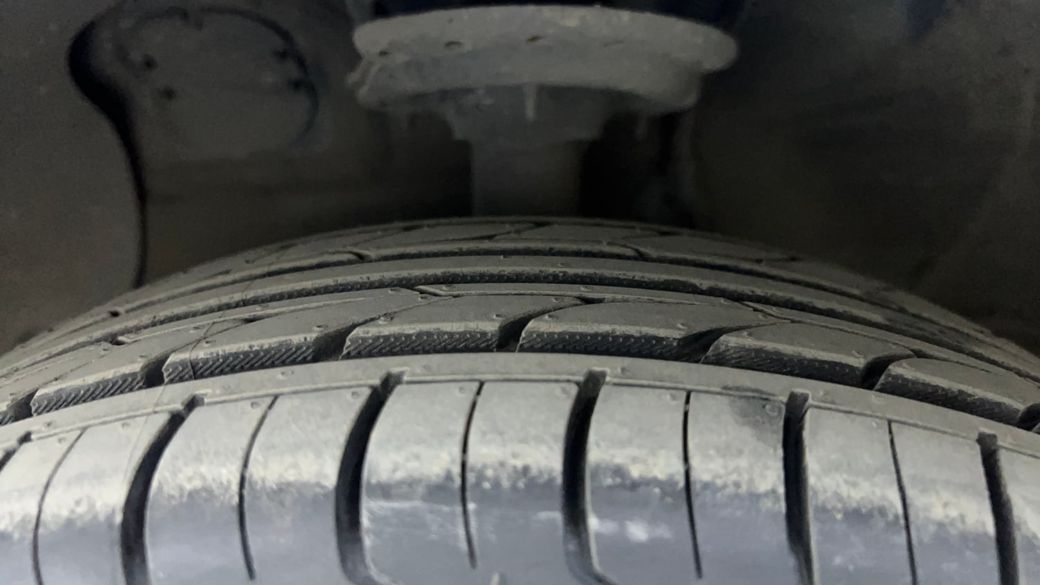 Used 2018 Hyundai Grand i10 Sportz AT 1.2 Kappa VTVT Petrol Automatic tyres LEFT FRONT TYRE TREAD VIEW
