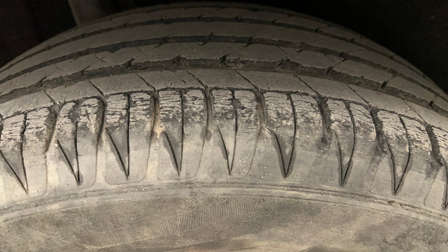 Used 2017 Maruti Suzuki Vitara Brezza [2016-2020] ZDi Diesel Manual tyres RIGHT REAR TYRE TREAD VIEW