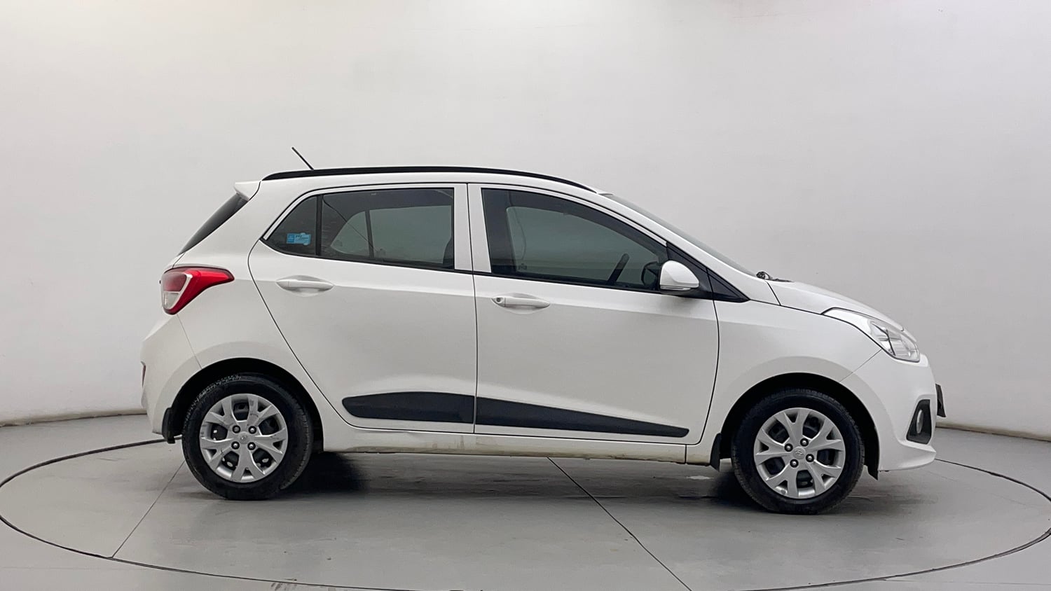 Used 2015 Hyundai Grand i10 Sportz 1.2 Kappa VTVT Petrol Manual exterior RIGHT SIDE VIEW