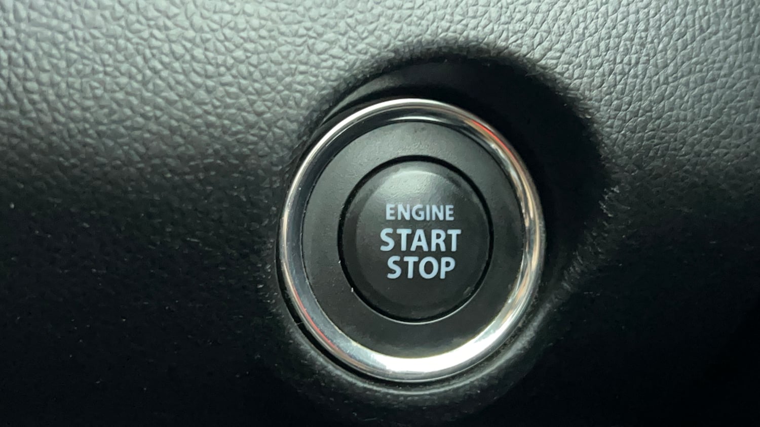 Used 2018 Maruti Suzuki Swift ZXi AMT Petrol Automatic top_features Keyless start