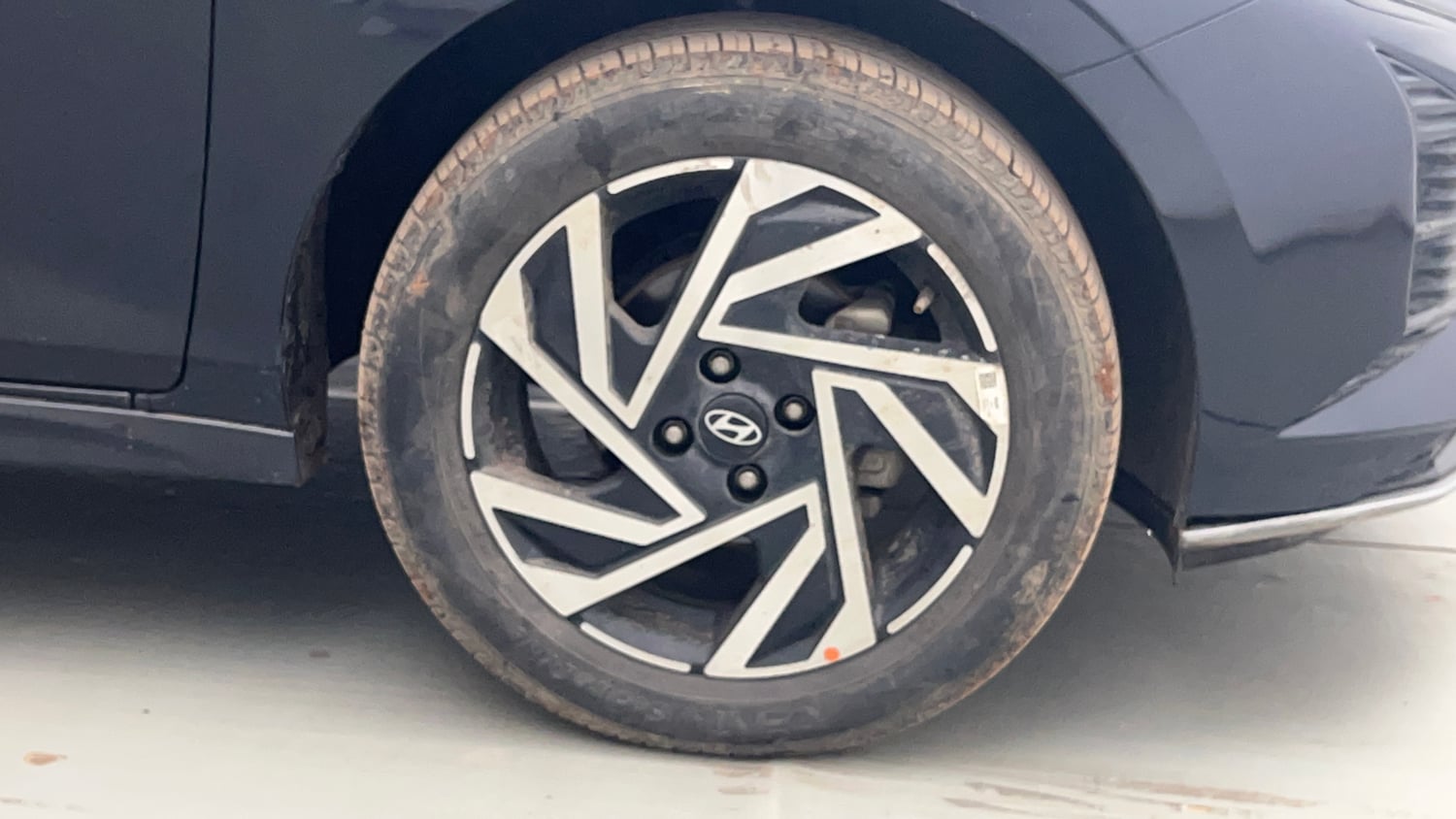 Used 2024 Hyundai New i20 Asta (O) 1.2 IVT Petrol Automatic tyres RIGHT FRONT TYRE RIM VIEW
