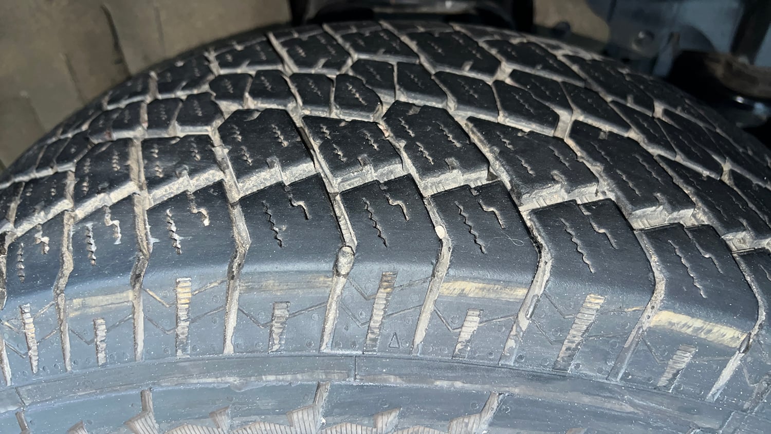 Used 2023 Mahindra Thar LX Hard Top Petrol MT 4WD Petrol Manual tyres RIGHT FRONT TYRE TREAD VIEW
