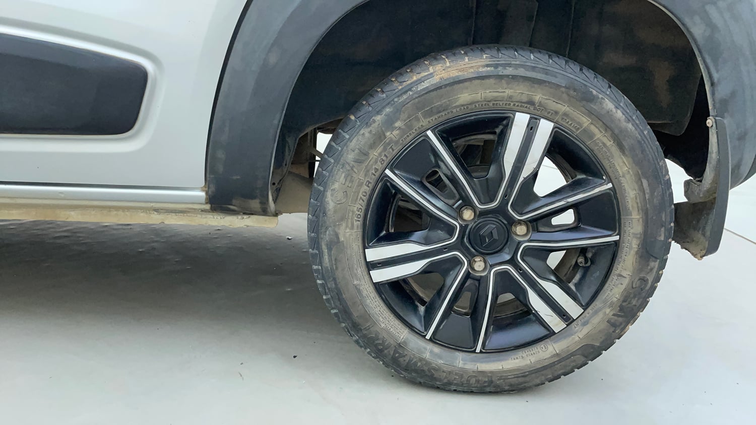 Used 2024 Renault Kwid CLIMBER AMT Petrol Automatic tyres LEFT REAR TYRE RIM VIEW