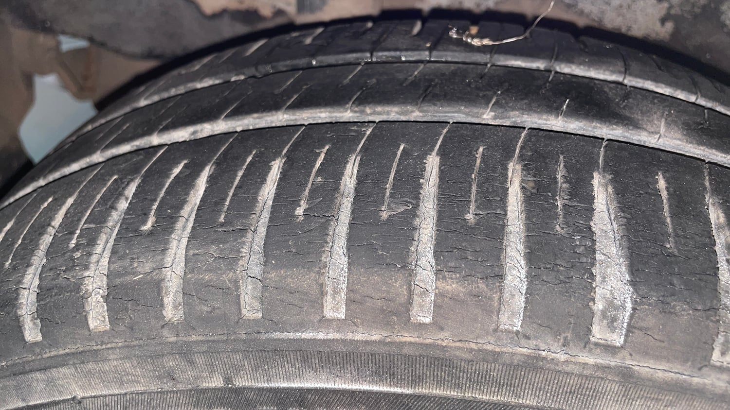 Used 2013 Honda Brio VX MT Petrol Manual tyres RIGHT REAR TYRE TREAD VIEW