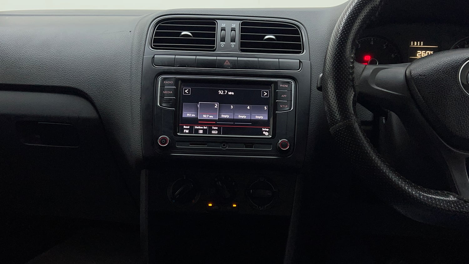 Used 2018 Volkswagen Polo Trendline 1.2L (P) Petrol Manual interior MUSIC SYSTEM & AC CONTROL VIEW