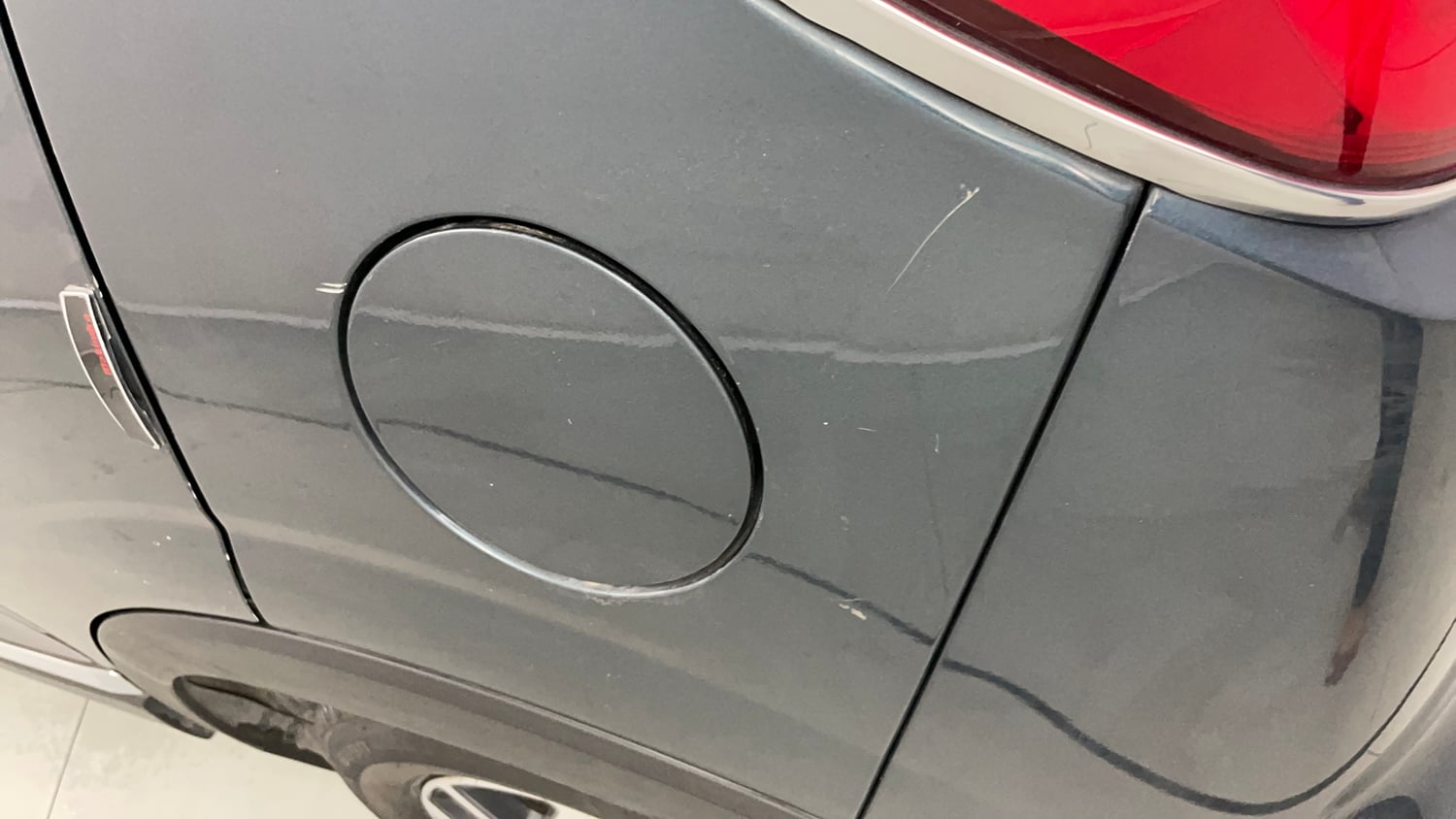 Used 2023 Mahindra XUV 300 W8 (O) 1.5 Diesel AMT Diesel Automatic dents MINOR SCRATCH