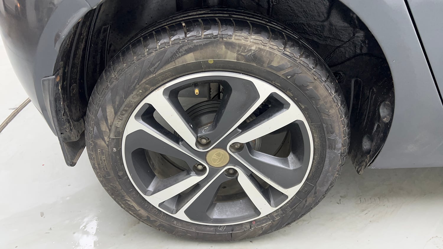 Used 2020 Tata Altroz XZ Petrol Petrol Manual tyres RIGHT REAR TYRE RIM VIEW