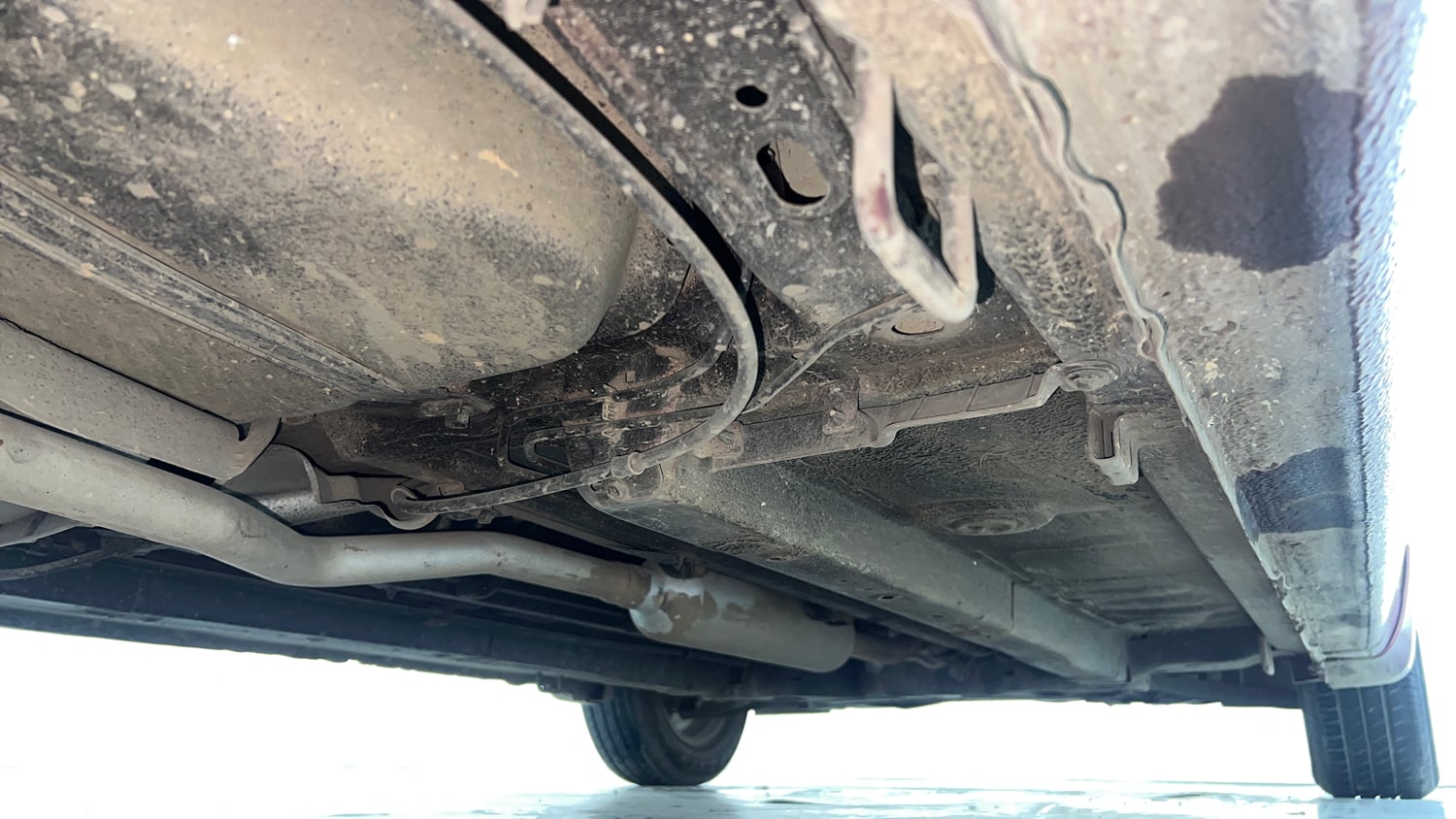 Used 2015 Maruti Suzuki Ciaz ZXi  AT Petrol Automatic extra REAR RIGHT UNDERBODY VIEW