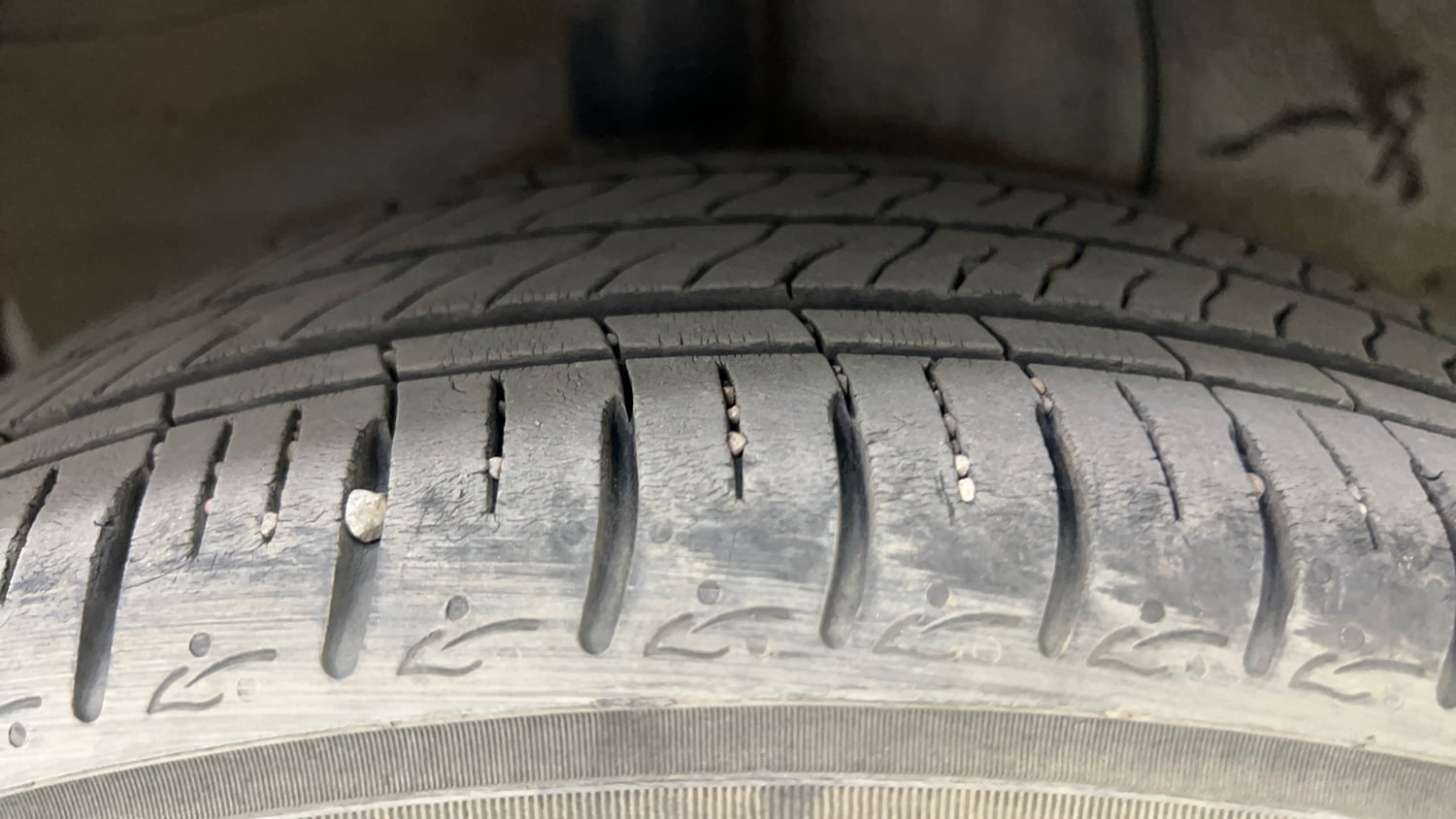 Used 2025 Hyundai Aura SX 1.2 CNG Cng Manual tyres RIGHT REAR TYRE TREAD VIEW