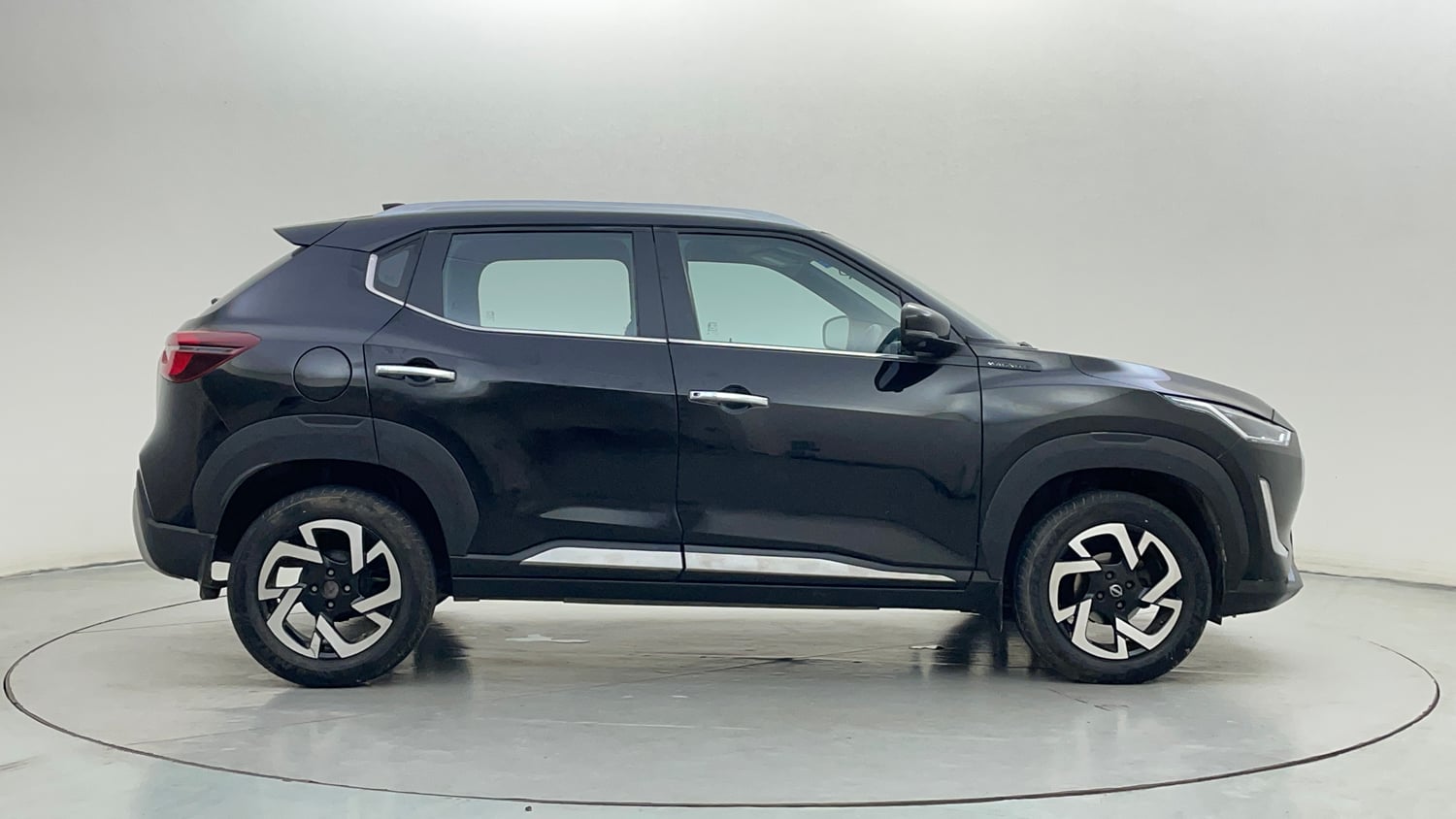 Used 2022 Nissan Magnite XV Premium Turbo CVT Petrol Automatic exterior RIGHT SIDE VIEW