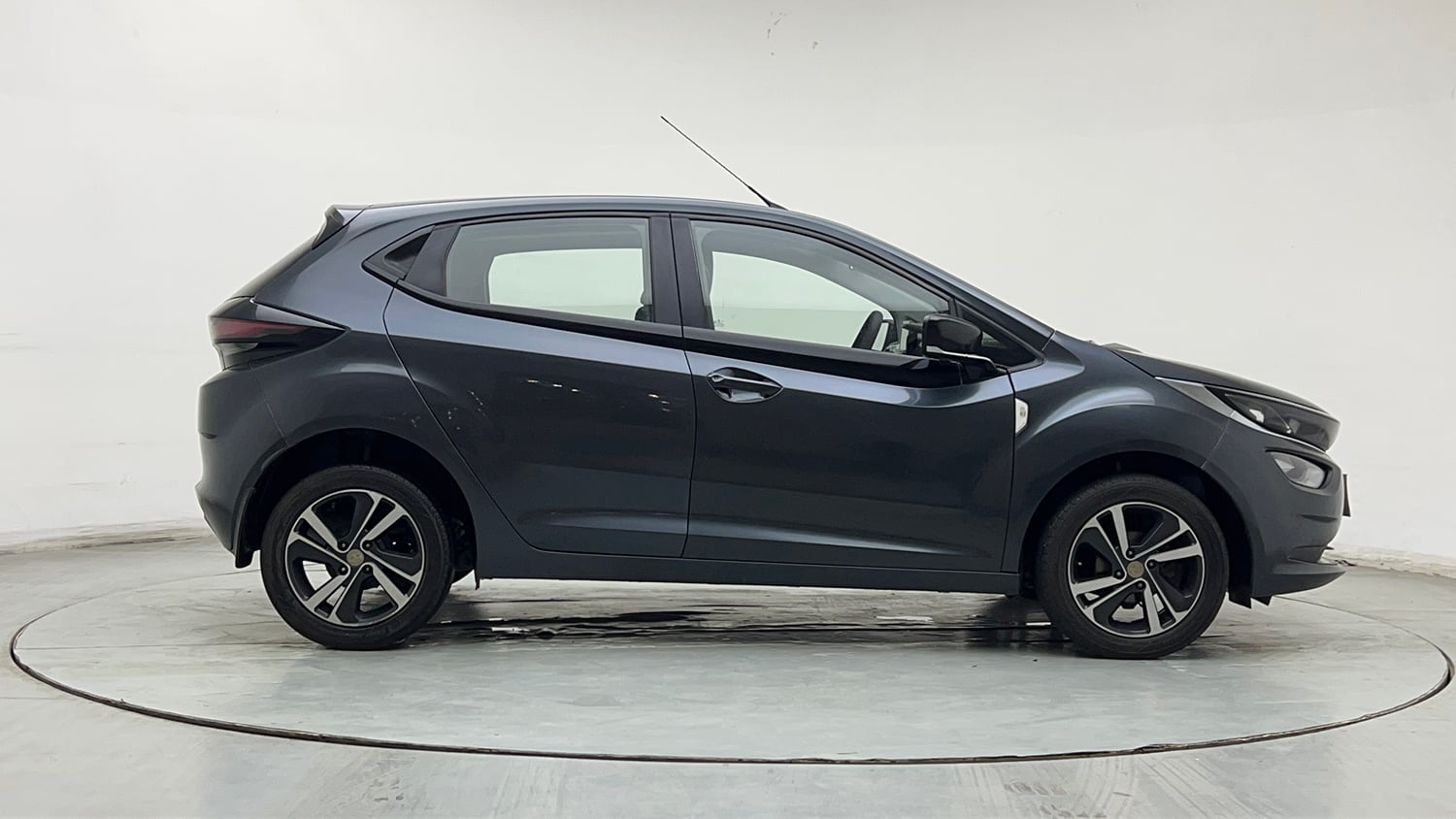 Used 2020 Tata Altroz XZ Petrol Petrol Manual exterior RIGHT SIDE VIEW