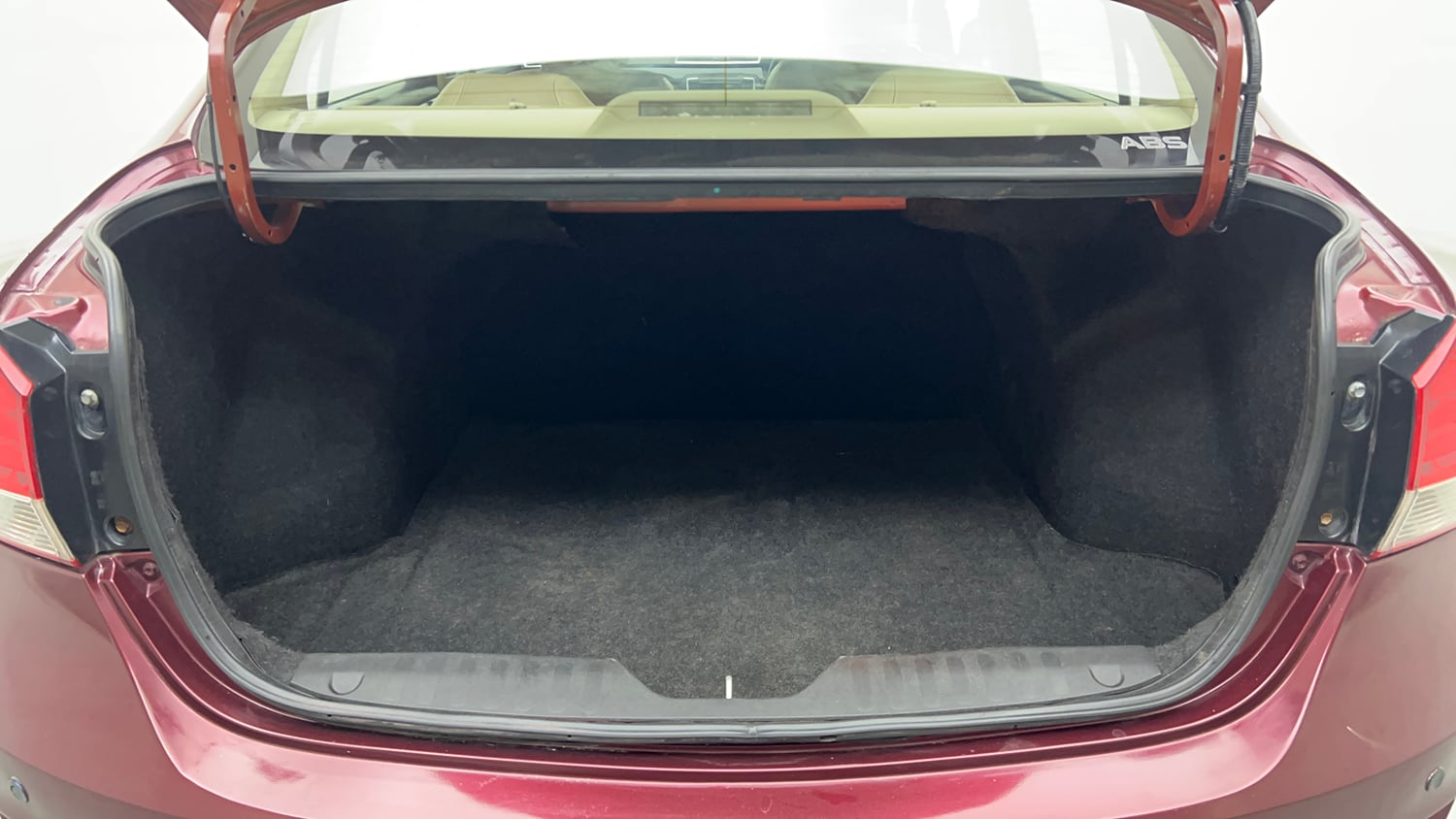 Used 2015 Maruti Suzuki Ciaz ZXi  AT Petrol Automatic interior DICKY INSIDE VIEW