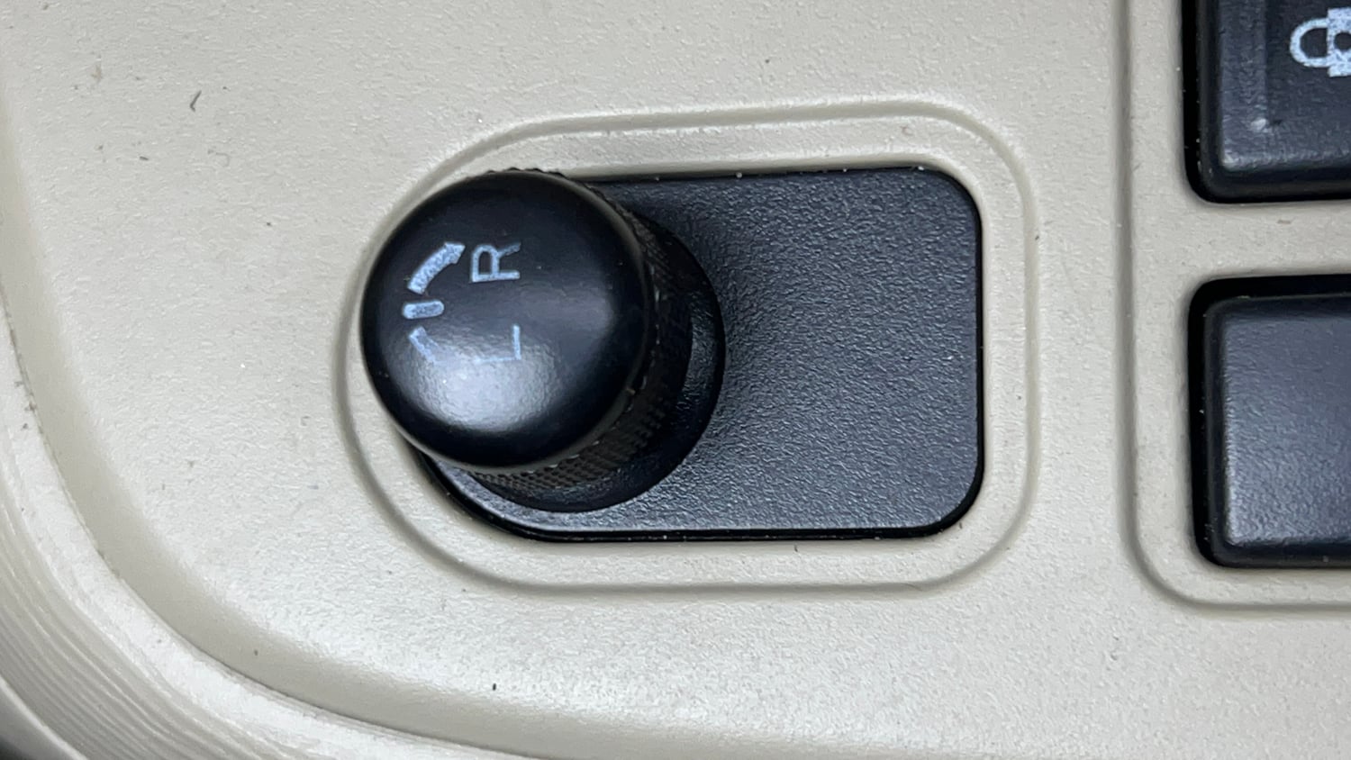 Used 2018 Maruti Suzuki Dzire VXi Petrol Manual top_features Adjustable ORVM