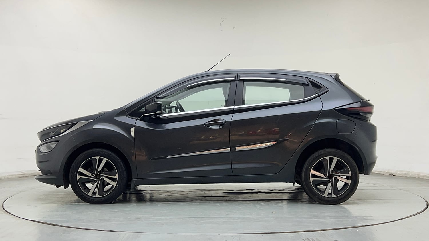 Used 2021 Tata Altroz XZ Petrol Petrol Manual exterior LEFT SIDE VIEW