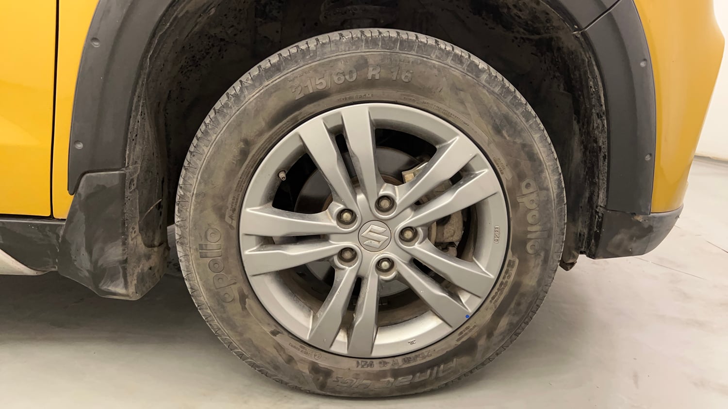 Used 2017 Maruti Suzuki Vitara Brezza [2016-2020] ZDi Diesel Manual tyres RIGHT FRONT TYRE RIM VIEW