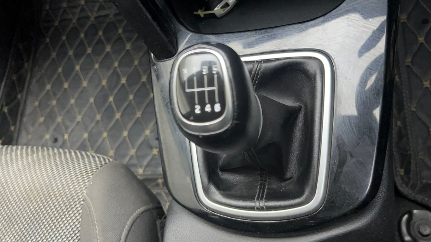 Used 2020 Kia Seltos HTK Plus 1.5 Petrol Manual interior GEAR  KNOB VIEW