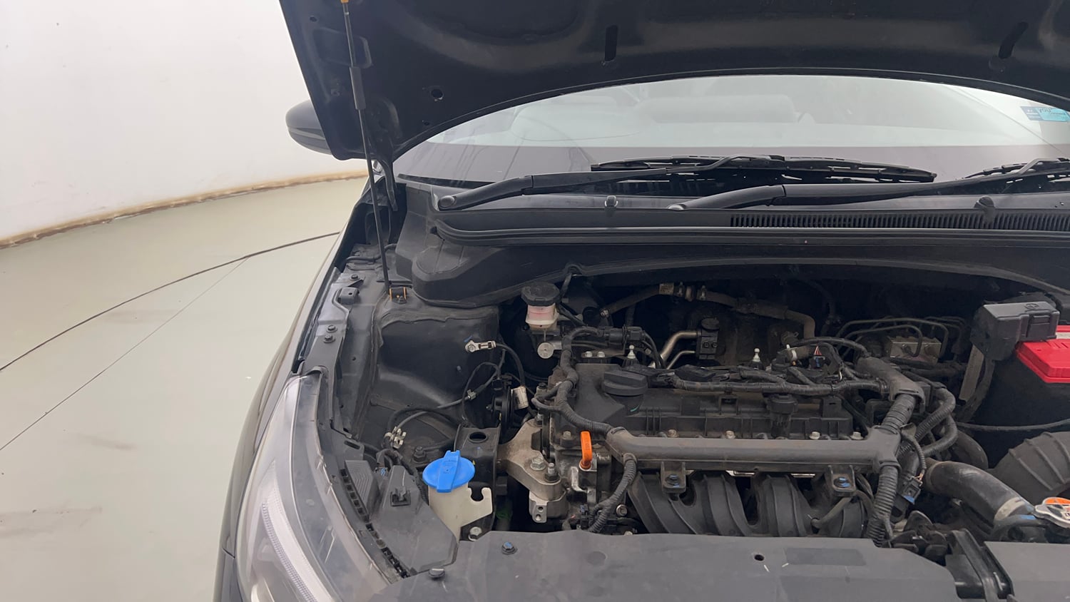 Used 2024 Hyundai New i20 Asta (O) 1.2 IVT Petrol Automatic engine ENGINE RIGHT SIDE HINGE & APRON VIEW