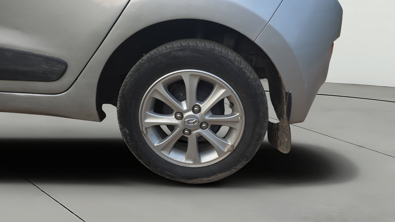 Used 2015 Hyundai Grand i10 Asta 1.2 Kappa VTVT Petrol Manual tyres LEFT REAR TYRE RIM VIEW