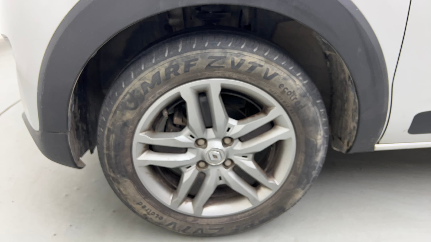 Used 2021 Renault Triber RXZ Petrol Manual tyres LEFT FRONT TYRE RIM VIEW