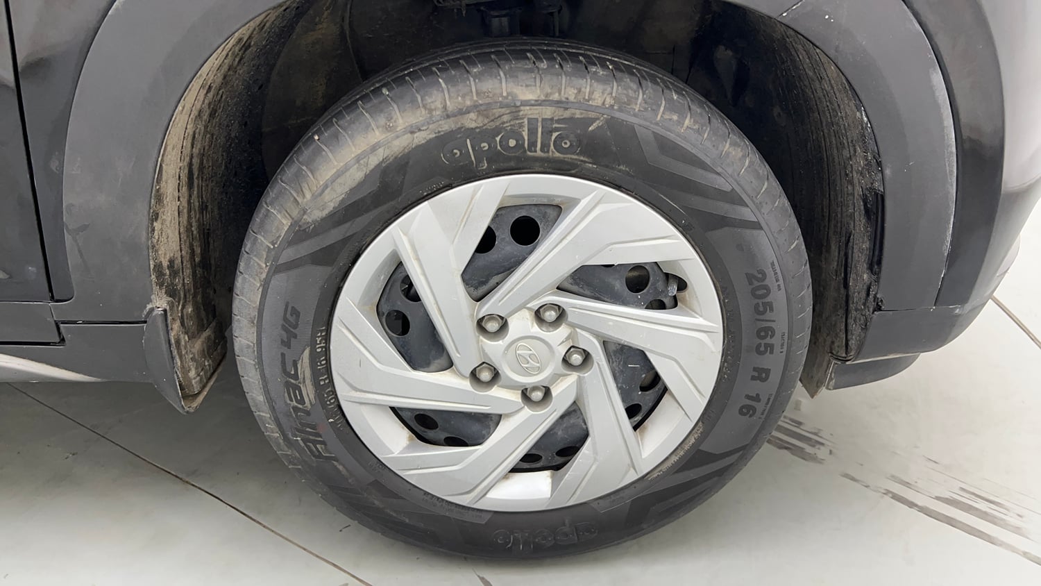 Used 2024 Hyundai Creta EX 1.5 Petrol Petrol Manual tyres RIGHT FRONT TYRE RIM VIEW