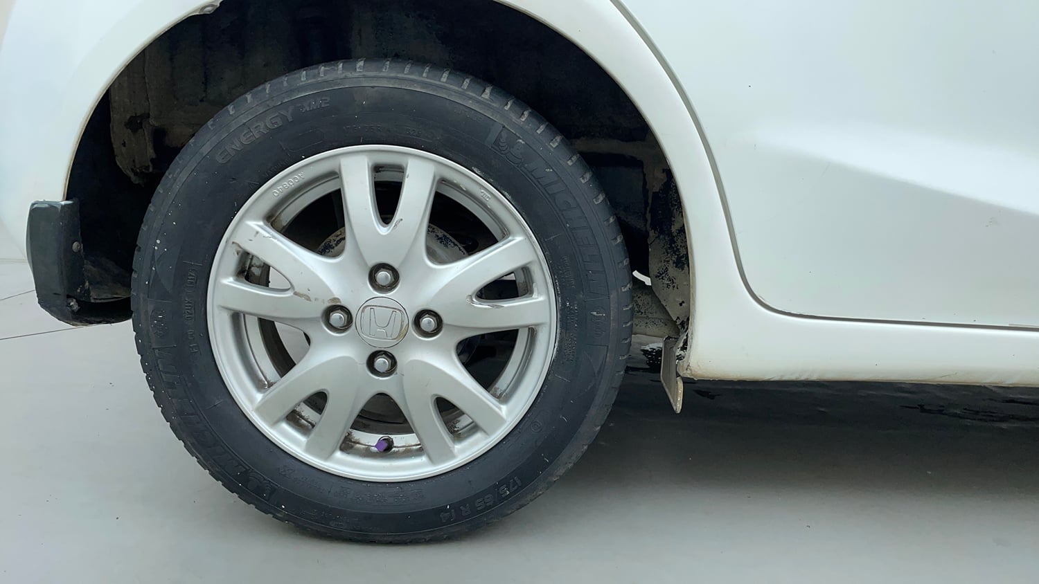 Used 2013 Honda Brio VX MT Petrol Manual tyres RIGHT REAR TYRE RIM VIEW