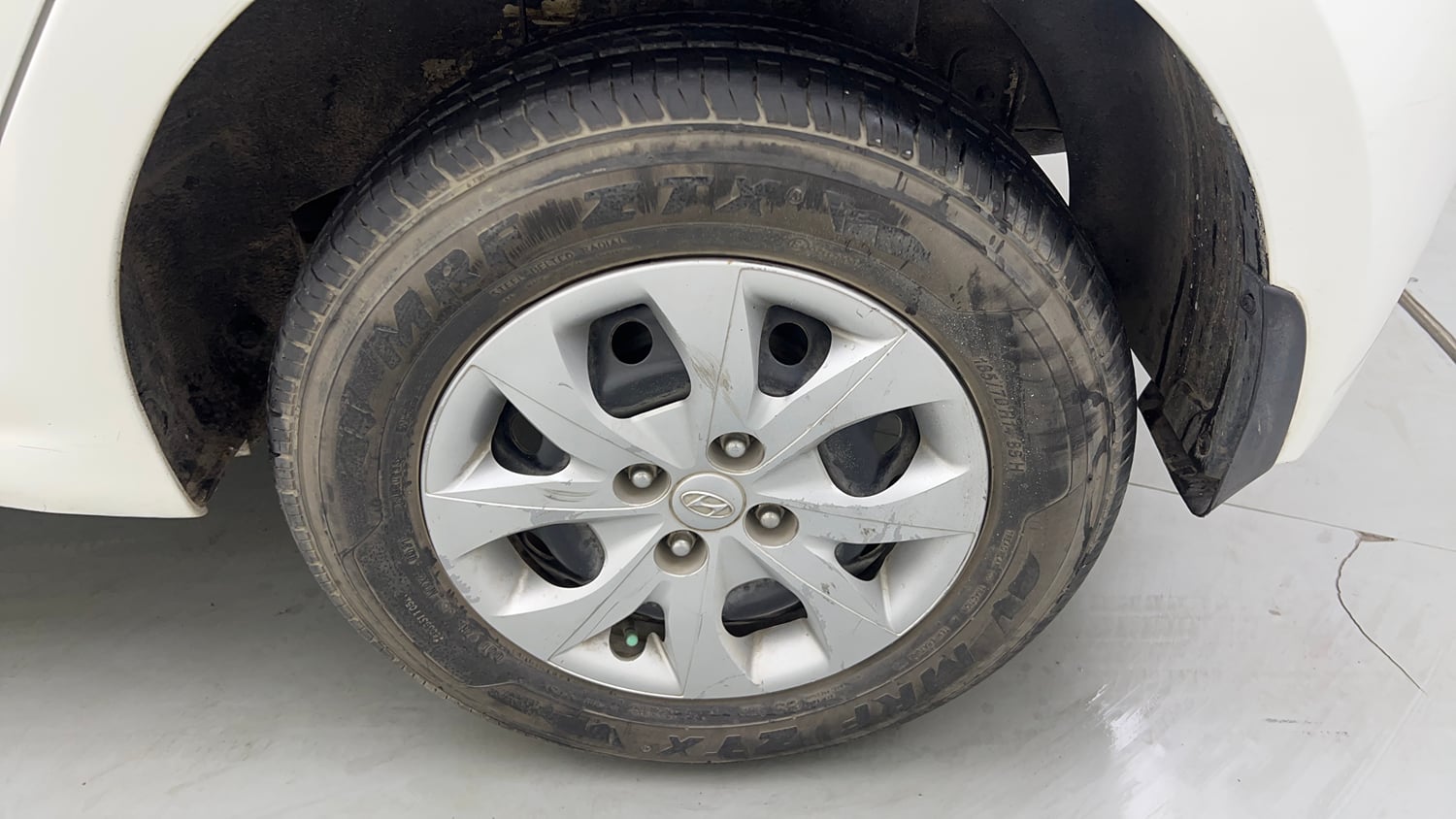 Used 2017 Hyundai Elite i20 Sportz 1.2 Petrol Manual tyres LEFT REAR TYRE RIM VIEW