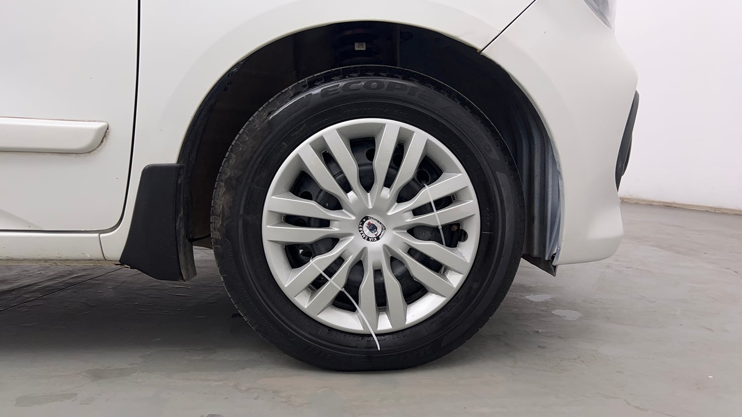 Used 2022 Maruti Suzuki Celerio VXi CNG Cng Manual tyres RIGHT FRONT TYRE RIM VIEW