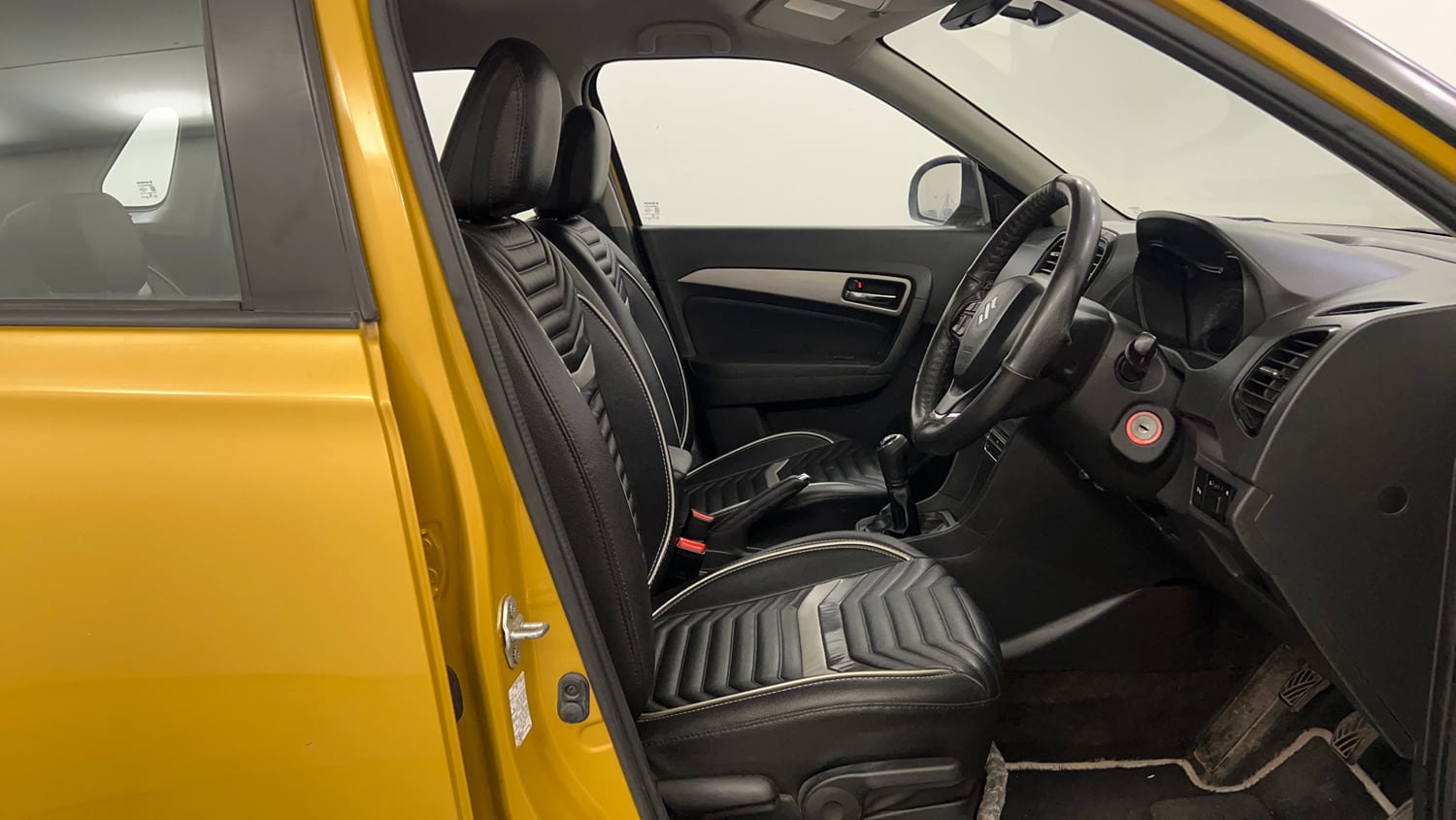 Used 2017 Maruti Suzuki Vitara Brezza [2016-2020] ZDi Diesel Manual interior RIGHT SIDE FRONT DOOR CABIN VIEW