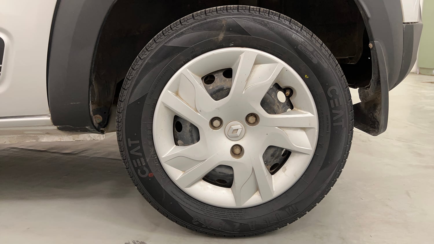 Used 2022 Renault Kwid RXL (O) 1.0 Petrol Manual tyres LEFT REAR TYRE RIM VIEW