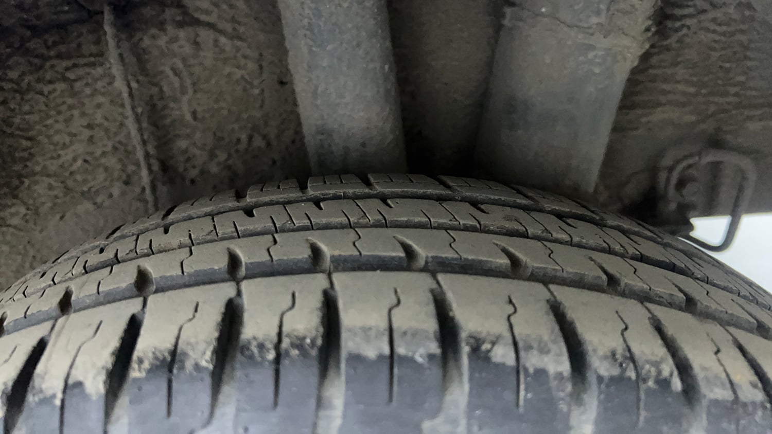 Used 2018 Hyundai Grand i10 Sportz AT 1.2 Kappa VTVT Petrol Automatic tyres LEFT REAR TYRE TREAD VIEW