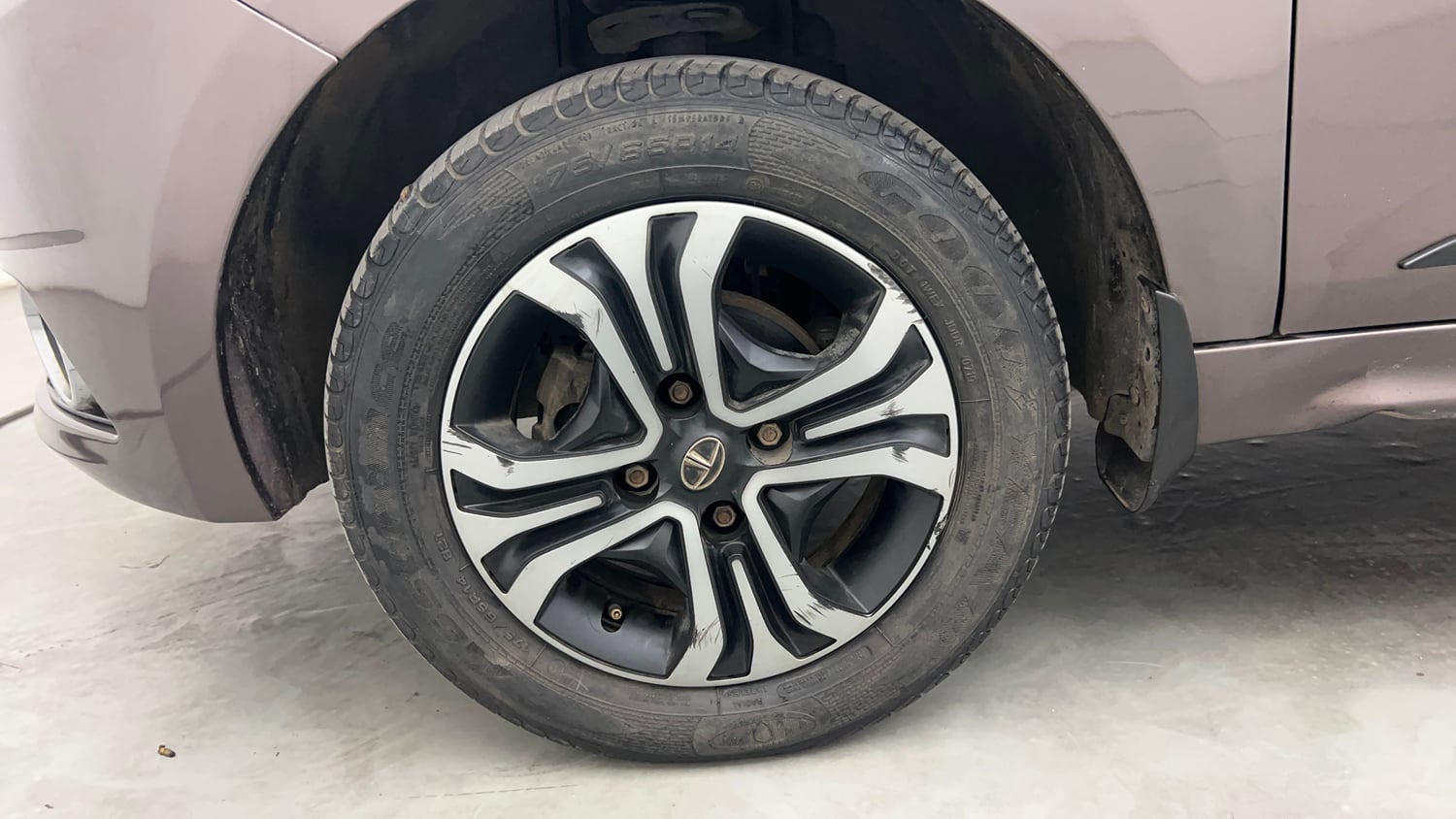 Used 2019 Tata Tiago Revotron XZ Petrol Manual tyres LEFT FRONT TYRE RIM VIEW