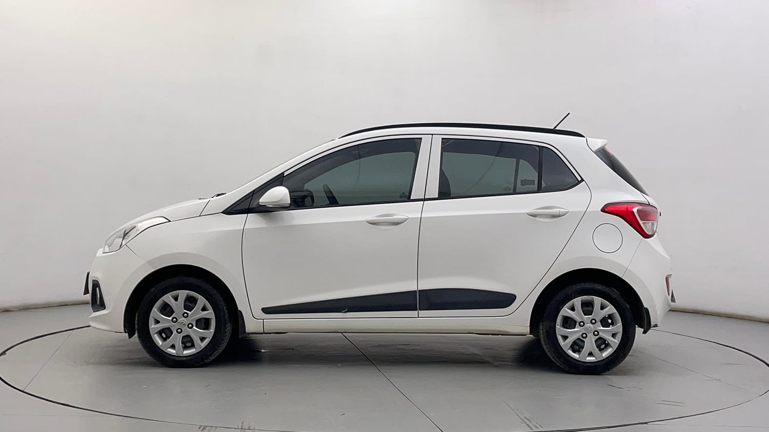 Used 2015 Hyundai Grand i10 Sportz 1.2 Kappa VTVT Petrol Manual exterior LEFT SIDE VIEW