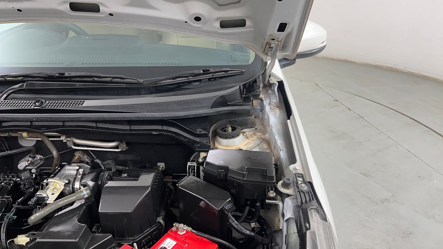 Used 2019 Honda Amaze 1.2 VX MT Petrol Petrol Manual engine ENGINE LEFT SIDE HINGE & APRON VIEW