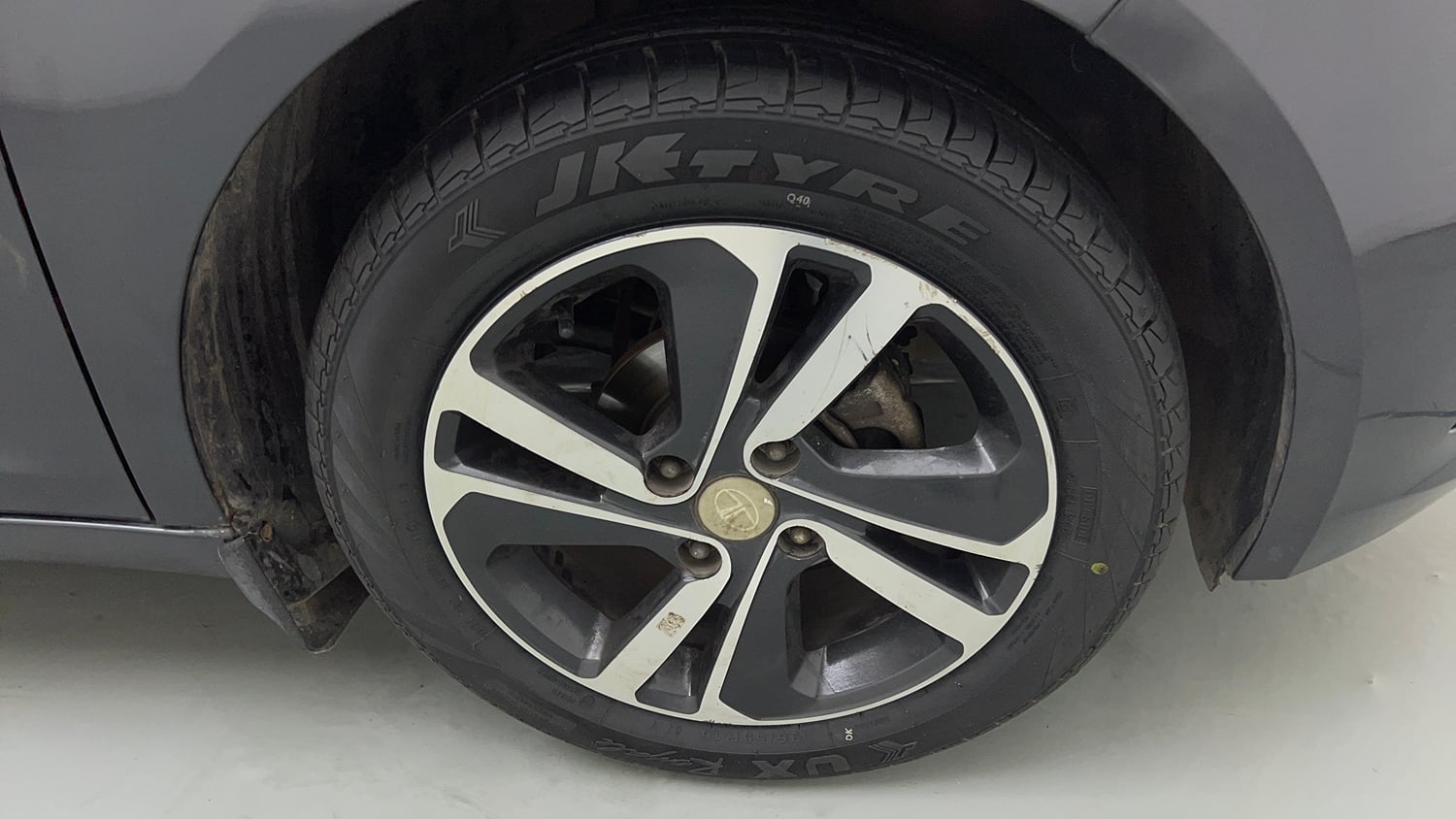 Used 2021 Tata Altroz XZ Petrol Petrol Manual tyres RIGHT FRONT TYRE RIM VIEW