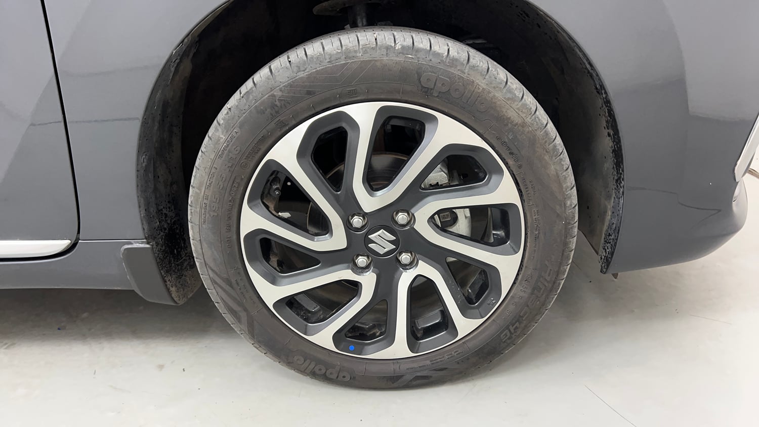 Used 2025 Maruti Suzuki Baleno Alpha AGS Petrol Automatic tyres RIGHT FRONT TYRE RIM VIEW
