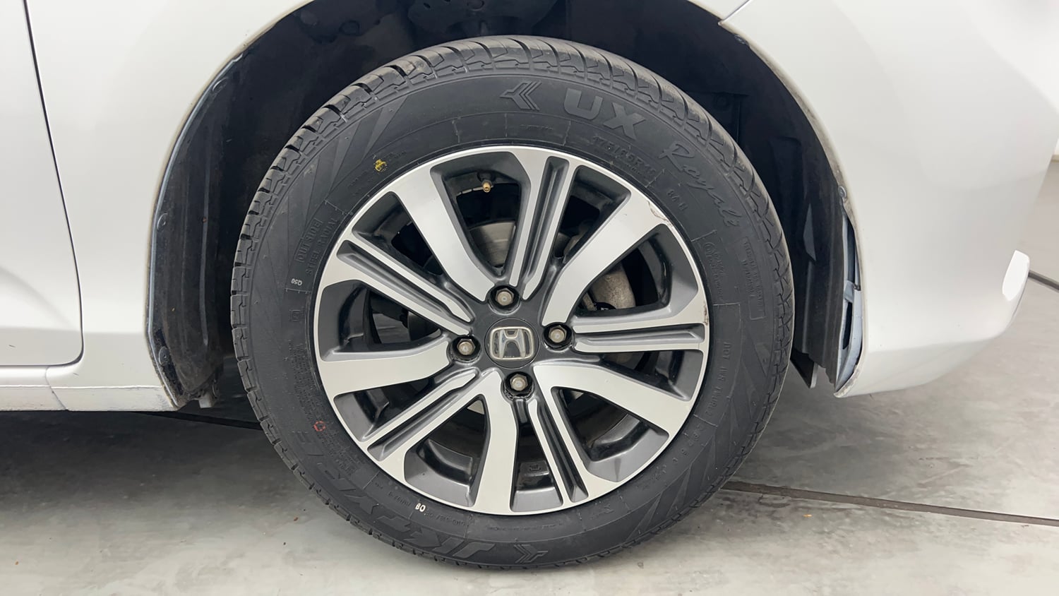 Used 2023 Honda Amaze VX 1.2 Petrol MT Petrol Manual tyres RIGHT FRONT TYRE RIM VIEW