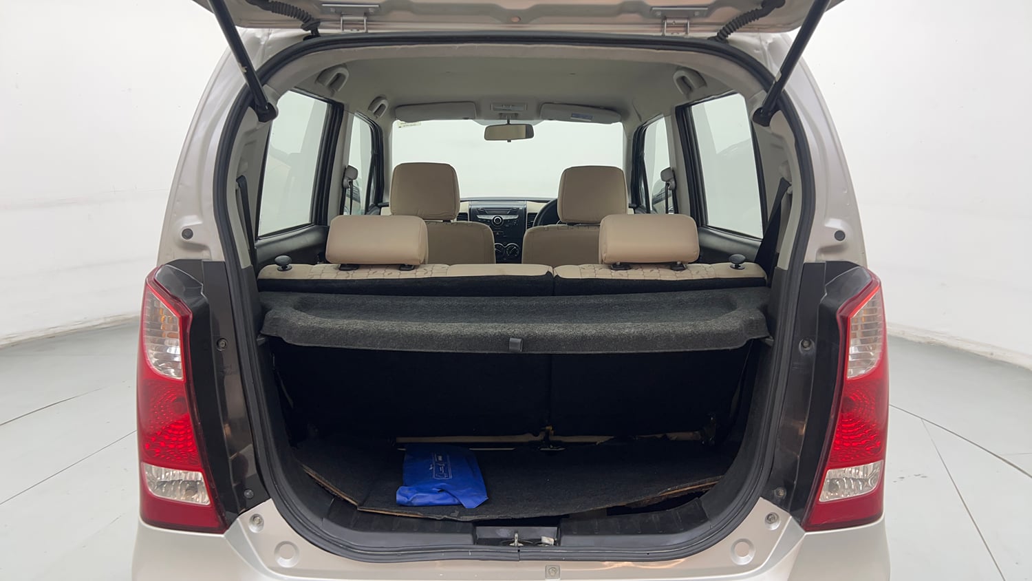 Used 2018 Maruti Suzuki Wagon R VXI Petrol Manual interior DICKY INSIDE VIEW