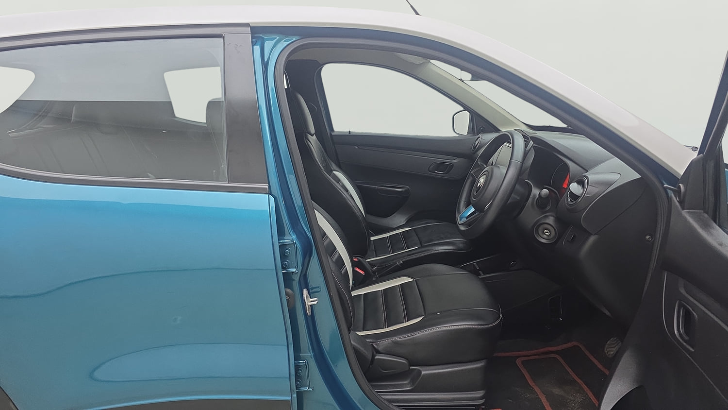 Used 2020 Renault Kwid Neotech RXL 1.0  AMT Petrol Automatic interior RIGHT SIDE FRONT DOOR CABIN VIEW