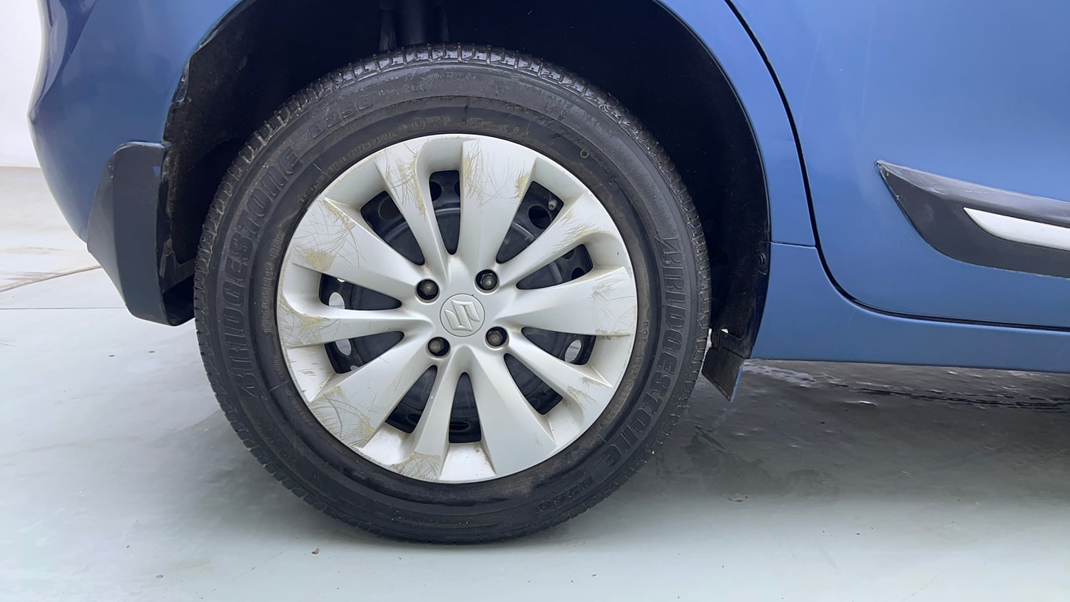 Used 2017 Maruti Suzuki Baleno Delta 1.2 Petrol Manual tyres RIGHT REAR TYRE RIM VIEW