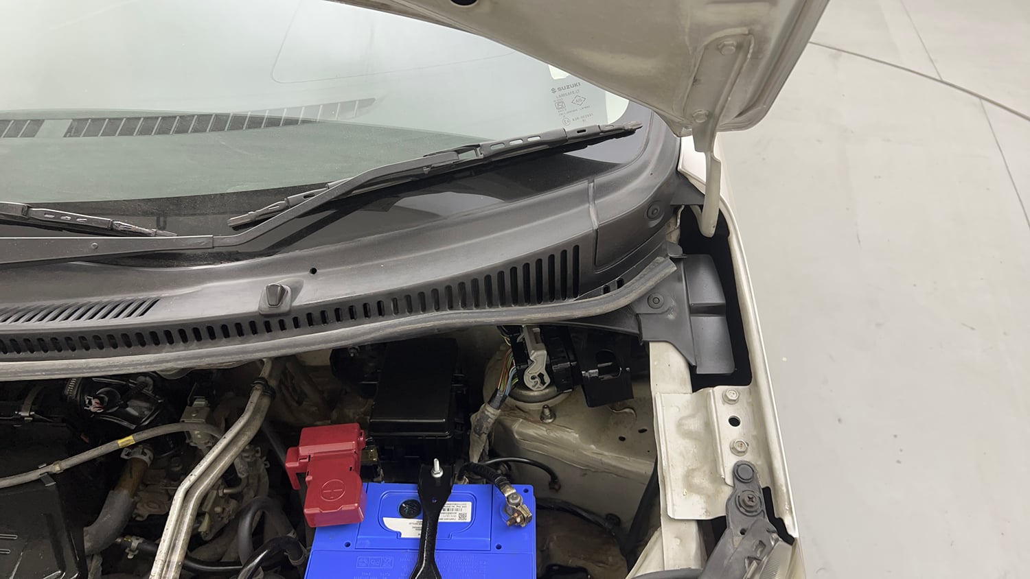 Used 2018 Maruti Suzuki Wagon R VXI Petrol Manual engine ENGINE LEFT SIDE HINGE & APRON VIEW