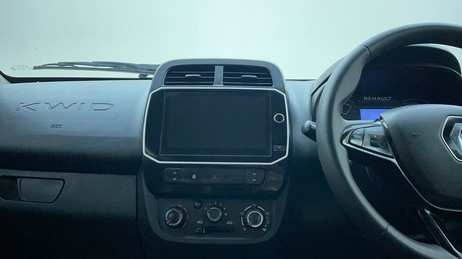 Used 2024 Renault Kwid CLIMBER AMT Petrol Automatic interior MUSIC SYSTEM & AC CONTROL VIEW