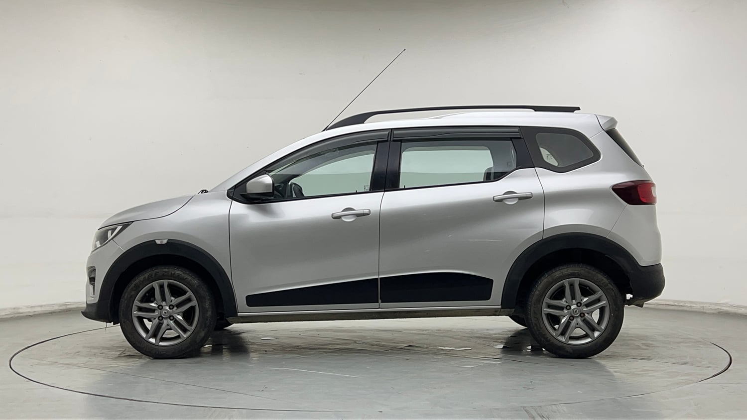 Used 2021 Renault Triber RXZ Petrol Manual exterior LEFT SIDE VIEW