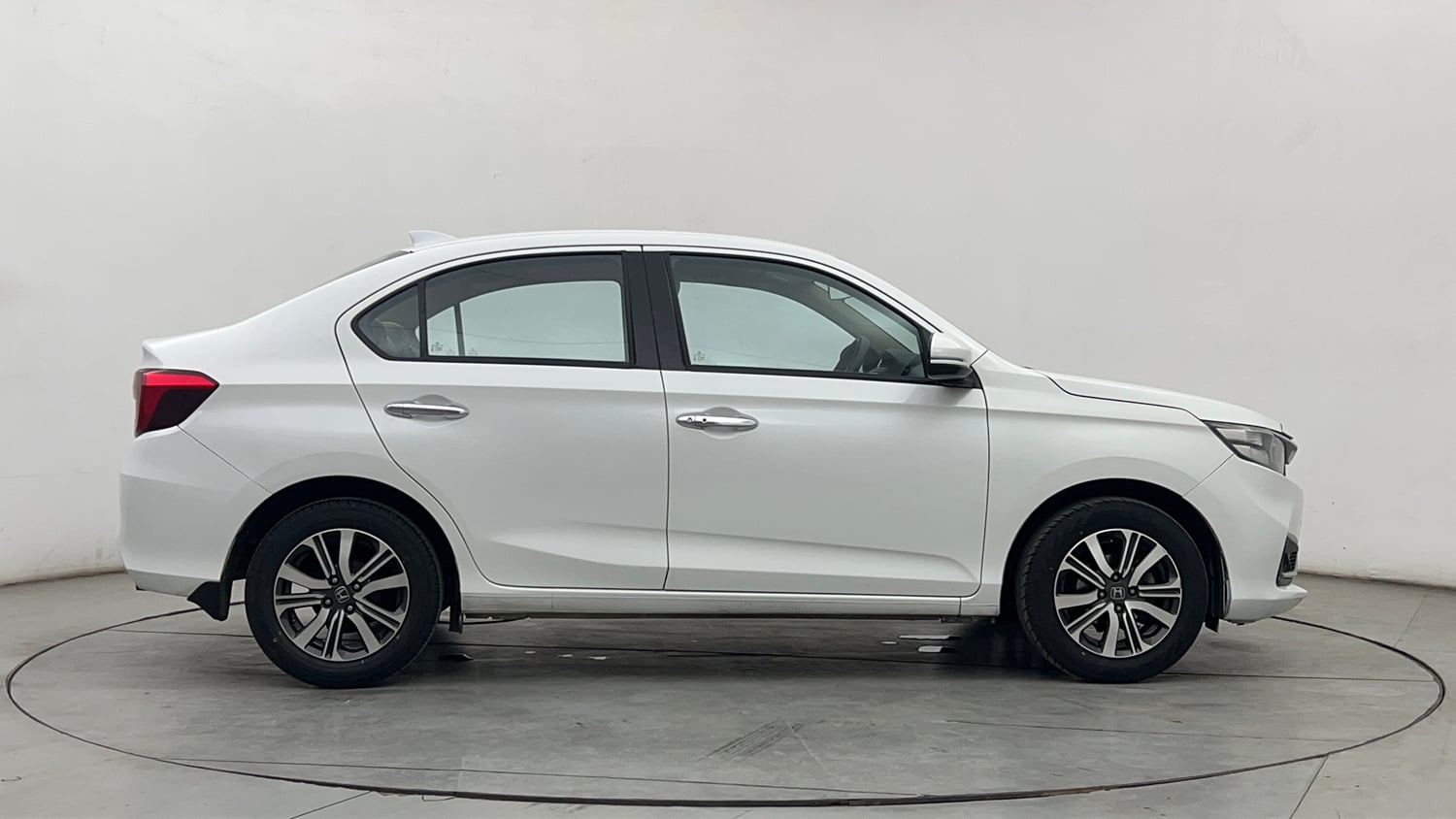 Used 2023 Honda Amaze VX 1.2 Petrol MT Petrol Manual exterior RIGHT SIDE VIEW