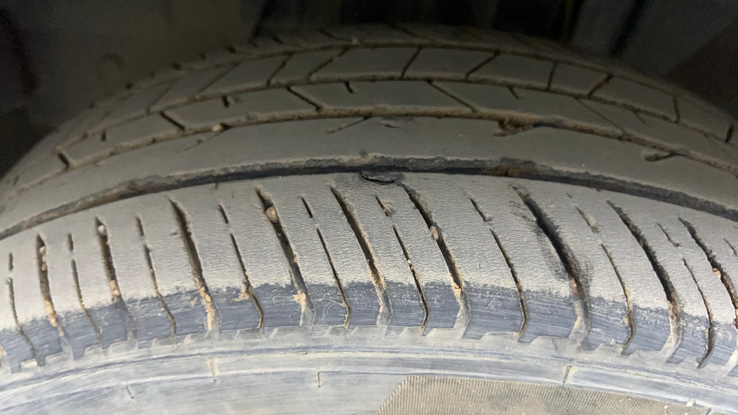 Used 2022 Nissan Magnite XV Petrol Manual tyres LEFT FRONT TYRE TREAD VIEW