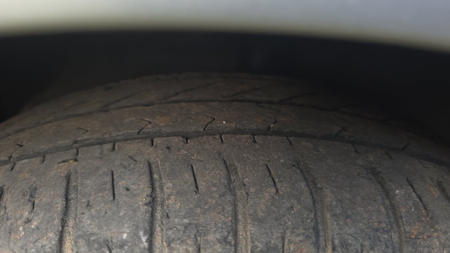 Used 2015 Hyundai Grand i10 Asta 1.2 Kappa VTVT Petrol Manual tyres LEFT FRONT TYRE TREAD VIEW