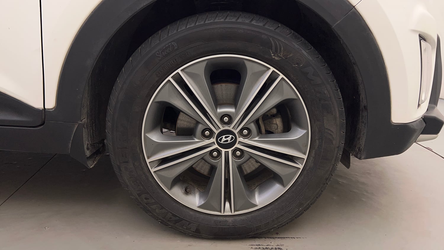 Used 2017 Hyundai Creta 1.6 SX Plus AT Petrol Petrol Automatic tyres RIGHT FRONT TYRE RIM VIEW