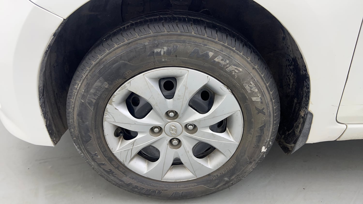 Used 2017 Hyundai Elite i20 Sportz 1.2 Petrol Manual tyres LEFT FRONT TYRE RIM VIEW